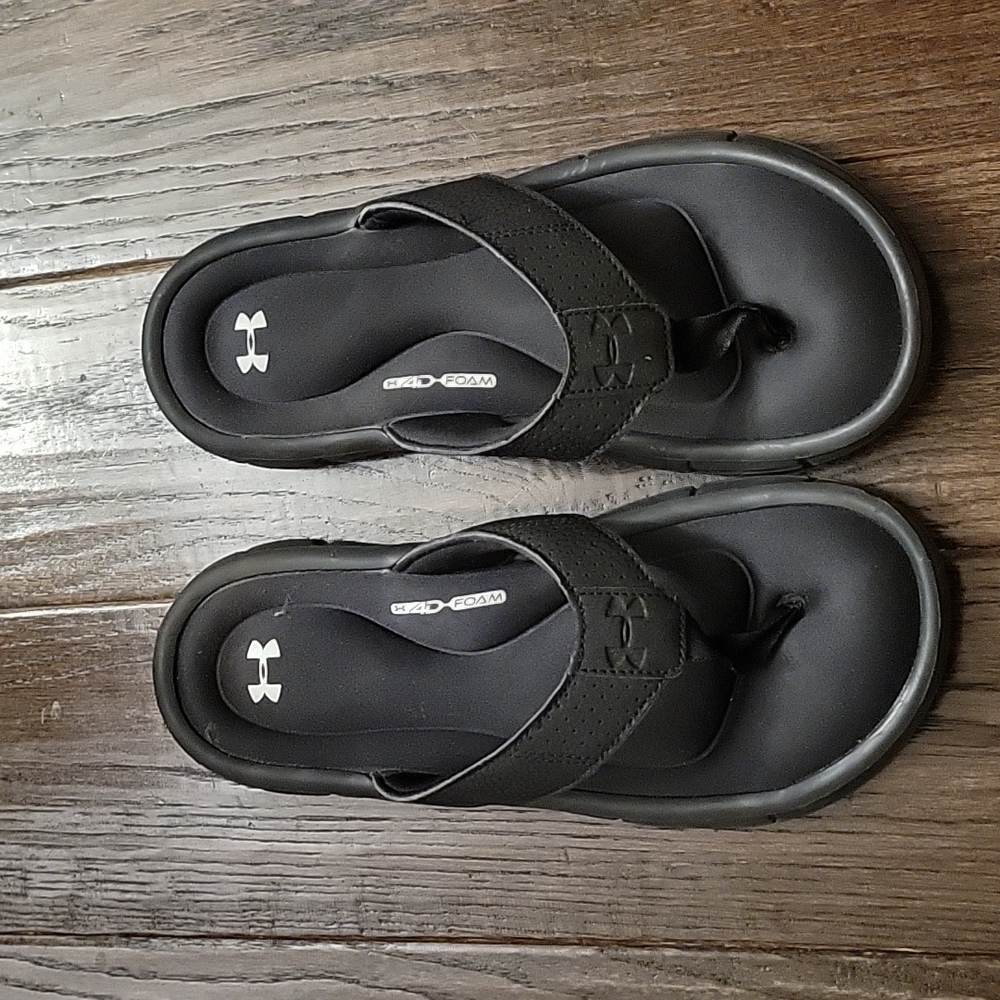 Under Armor flip flops size 8